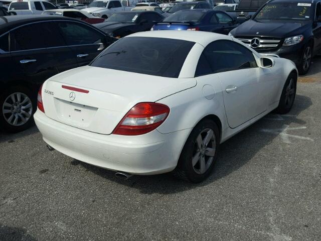 WDBWK54F57F147565 - 2007 MERCEDES-BENZ SLK 280 WHITE photo 4