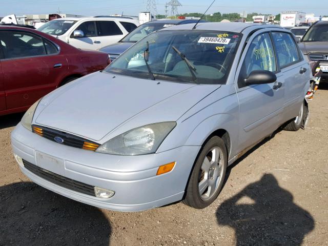 1FAFP38Z94W107986 - 2004 FORD FOCUS ZTS SILVER photo 2