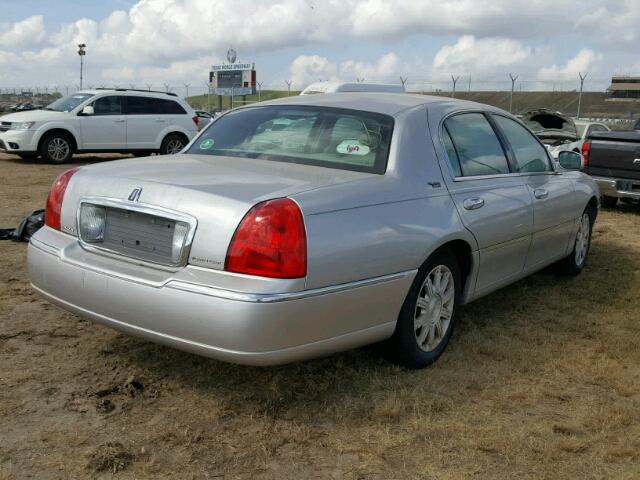 1LNHM82V97Y630587 - 2007 LINCOLN TOWN CAR S GRAY photo 4