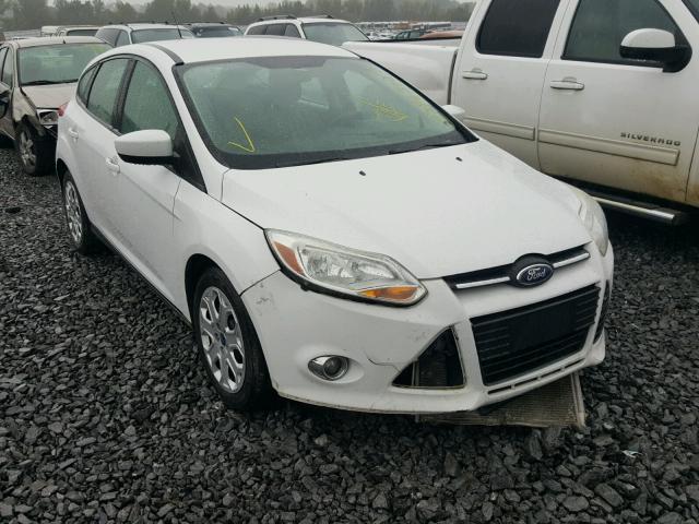 1FAHP3K26CL244985 - 2012 FORD FOCUS SE WHITE photo 1