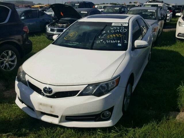 4T1BF1FK5CU588332 - 2012 TOYOTA CAMRY BASE WHITE photo 2