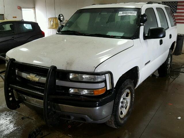 1GNEC13Z32J182388 - 2002 CHEVROLET TAHOE C150 WHITE photo 2