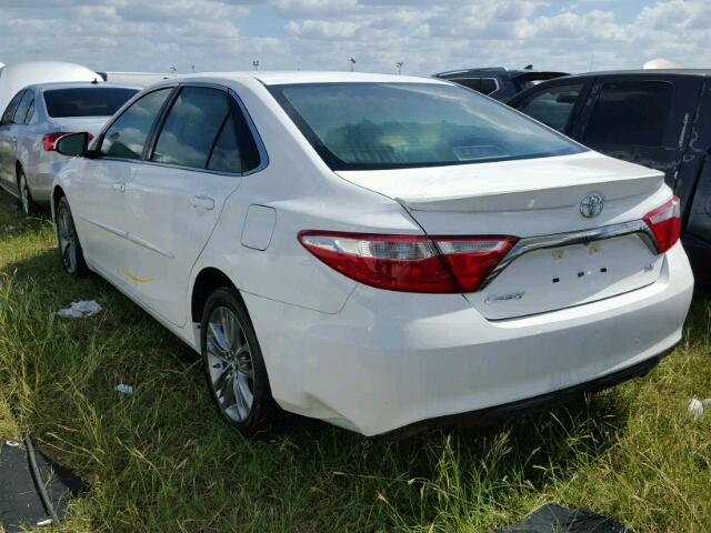 4T1BF1FK2HU433941 - 2017 TOYOTA CAMRY WHITE photo 3