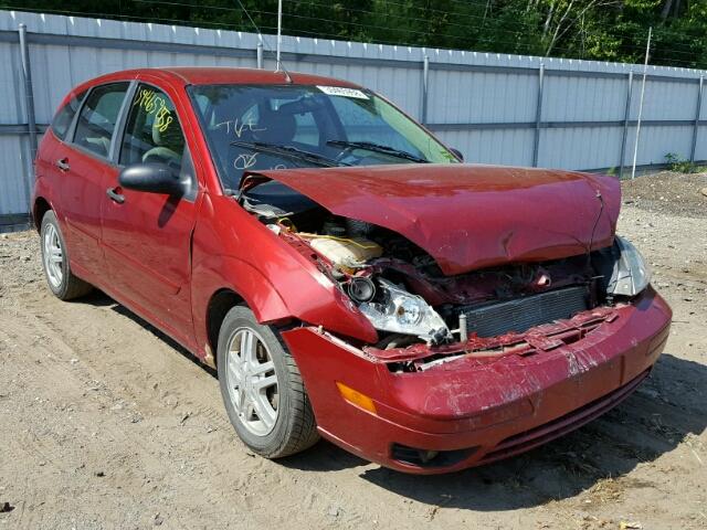 3FAFP37N45R149453 - 2005 FORD FOCUS ZX5 RED photo 1