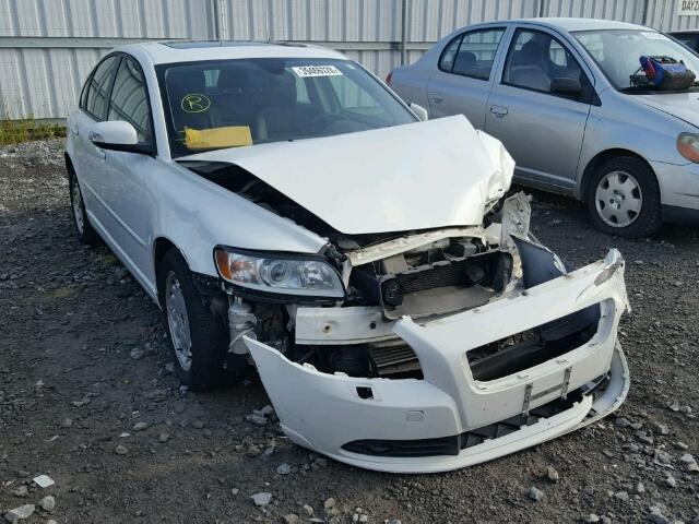 YV1672MS7B2547944 - 2011 VOLVO S40 T5 WHITE photo 1