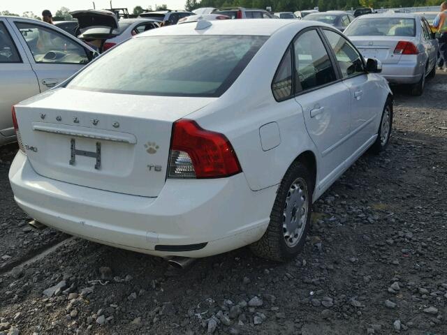 YV1672MS7B2547944 - 2011 VOLVO S40 T5 WHITE photo 4