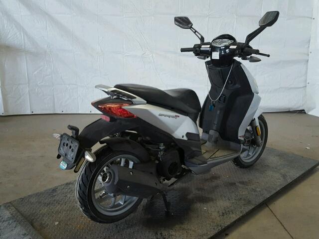 ZD4SGC00194001187 - 2009 APRILIA SPORTCITY SILVER photo 4