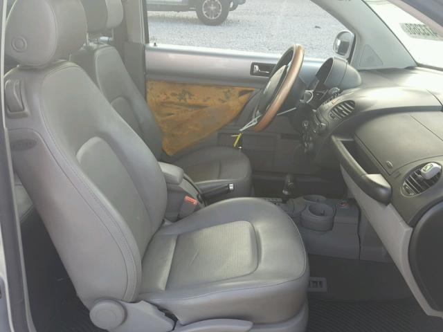 3VWCR31C24M423398 - 2004 VOLKSWAGEN NEW BEETLE 青绿色 照片 5