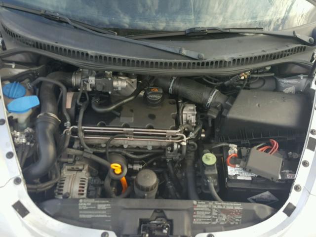 3VWCR31C24M423398 - 2004 VOLKSWAGEN NEW BEETLE 青绿色 照片 7