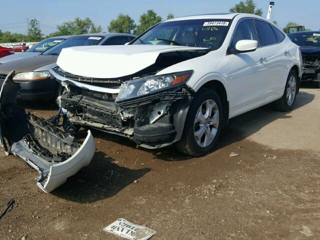 5J6TF2H59AL010608 - 2010 HONDA ACCORD CRO WHITE photo 2