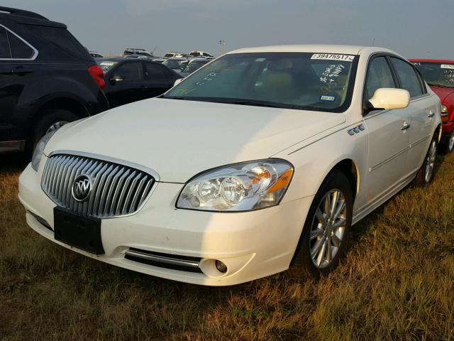 1G4HC5EM2BU121803 - 2011 BUICK LUCERNE WHITE photo 2