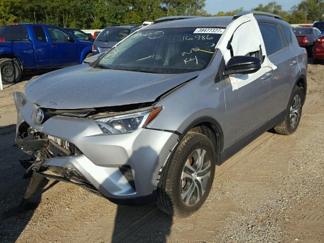 2T3ZFREV7GW244037 - 2016 TOYOTA RAV4 LE Gümüş foto 2