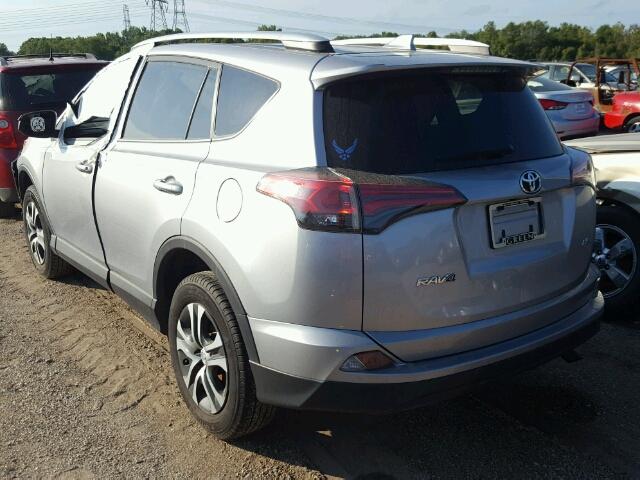2T3ZFREV7GW244037 - 2016 TOYOTA RAV4 LE Gümüş foto 3