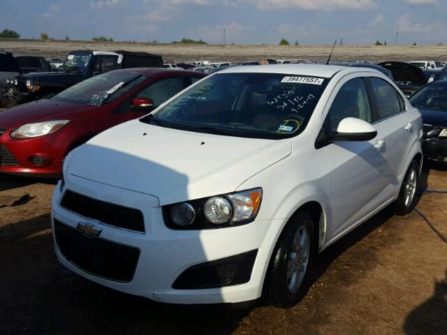 1G1JC5SH2C4162827 - 2012 CHEVROLET SONIC WHITE photo 2