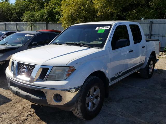 1N6AD0EV4AC404798 - 2010 NISSAN FRONTIER C WHITE photo 2