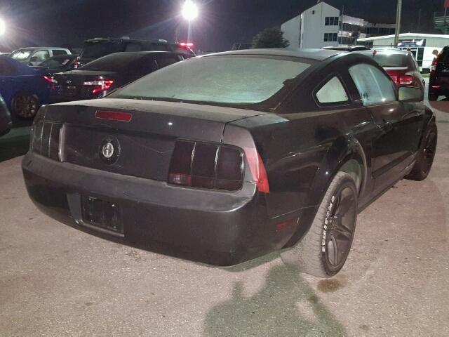 1ZVHT80N195105714 - 2009 FORD MUSTANG GRAY photo 4