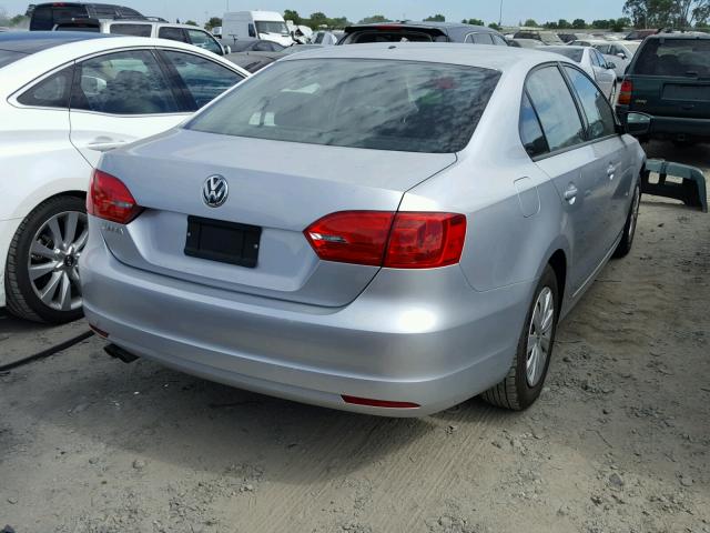 3VW2K7AJ0EM258121 - 2014 VOLKSWAGEN JETTA BASE 银色 照片 4