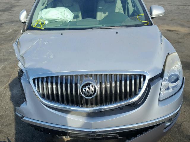 5GAKRBED8BJ242538 - 2011 BUICK ENCLAVE CX SILVER photo 7