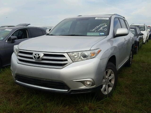 5TDZK3EH4DS096249 - 2013 TOYOTA HIGHLANDER SILVER photo 2