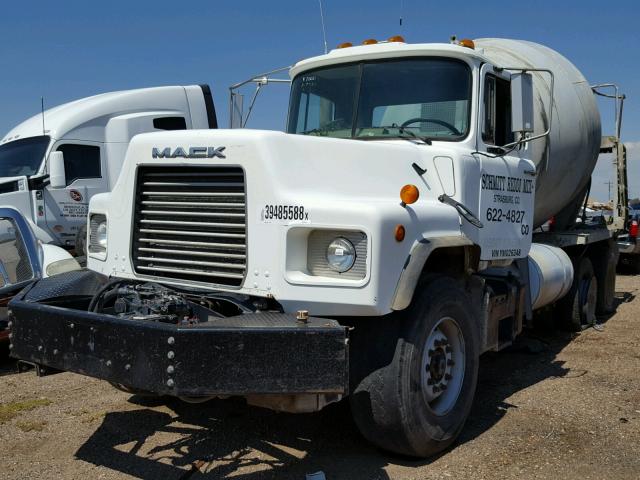 1M2B209C3YM026348 - 2000 MACK 600 DM600 WHITE photo 2