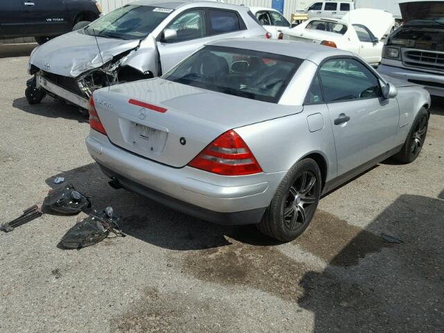 WDBKK47F9XF086595 - 1999 MERCEDES-BENZ SLK 230 KO SILVER photo 4