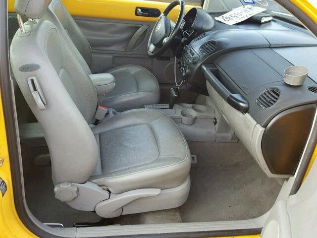 3VWCD21C1YM487348 - 2000 VOLKSWAGEN NEW BEETLE YELLOW photo 5