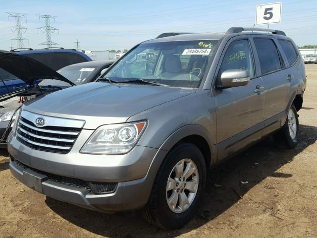 KNDJJ741195031674 - 2009 KIA BORREGO LX SILVER photo 2