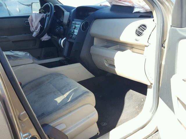 5FNYF48259B039129 - 2009 HONDA PILOT LX TAN photo 5