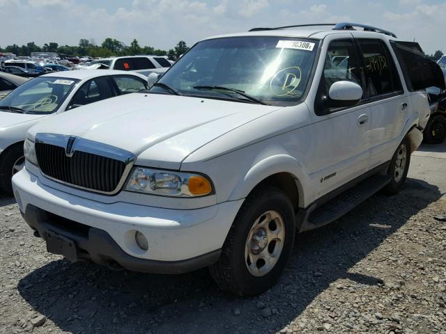 5LMFU28R62LJ12518 - 2002 LINCOLN NAVIGATOR WHITE photo 2