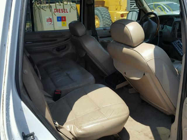 5LMFU28R62LJ12518 - 2002 LINCOLN NAVIGATOR WHITE photo 6