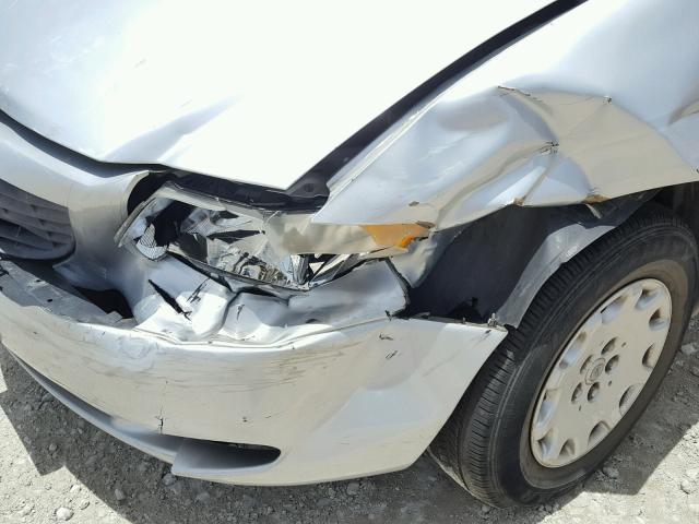 1C4GJ25B53B227937 - 2003 CHRYSLER VOYAGER SILVER photo 9