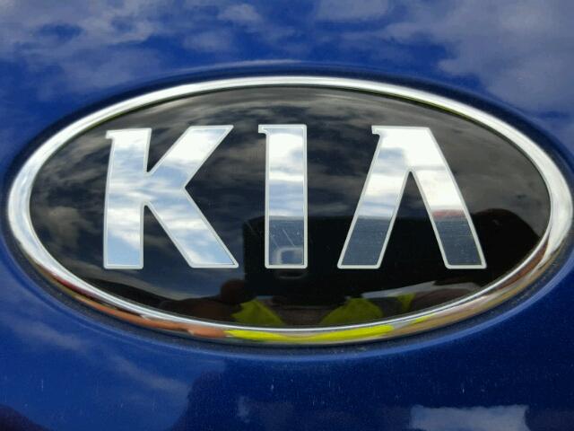 3KPFK4A76HE094833 - 2017 KIA FORTE LX BLUE photo 9