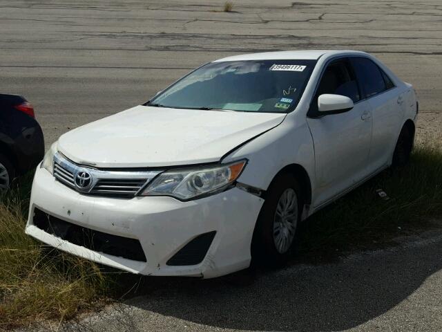 4T1BF1FK1DU663125 - 2013 TOYOTA CAMRY L WHITE photo 2