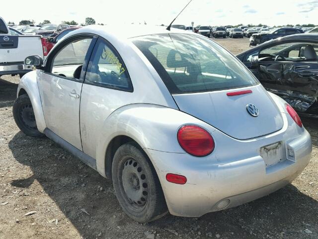 3VWCF21C4YM474250 - 2000 VOLKSWAGEN NEW BEETLE SILVER photo 3