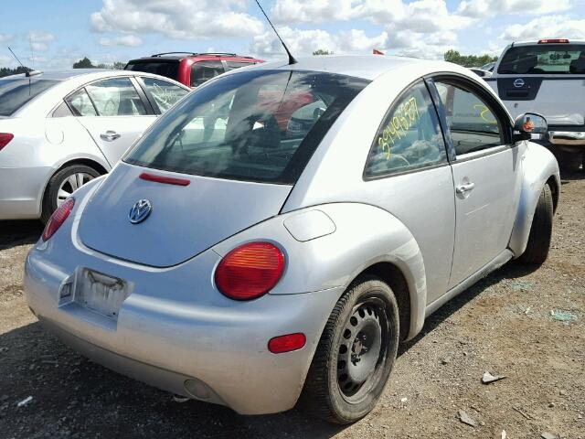 3VWCF21C4YM474250 - 2000 VOLKSWAGEN NEW BEETLE SILVER photo 4