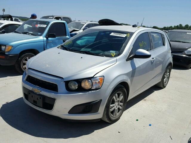 1G1JC6SG2E4115104 - 2014 CHEVROLET SONIC SILVER photo 2