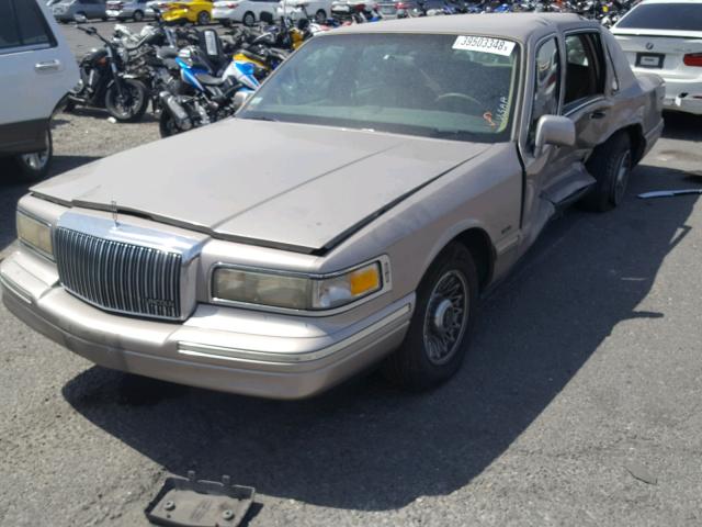 1LNLM81W0SY655746 - 1995 LINCOLN TOWN CAR E GRAY photo 2