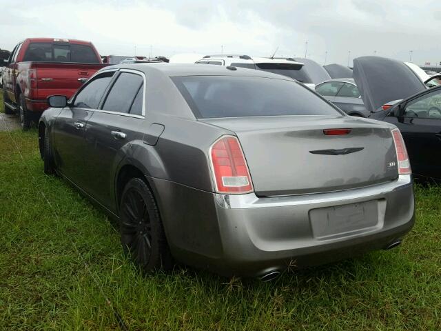 2C3CA5CG8BH593089 - 2011 CHRYSLER 300 LIMITE GRAY photo 3