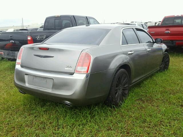 2C3CA5CG8BH593089 - 2011 CHRYSLER 300 LIMITE GRAY photo 4