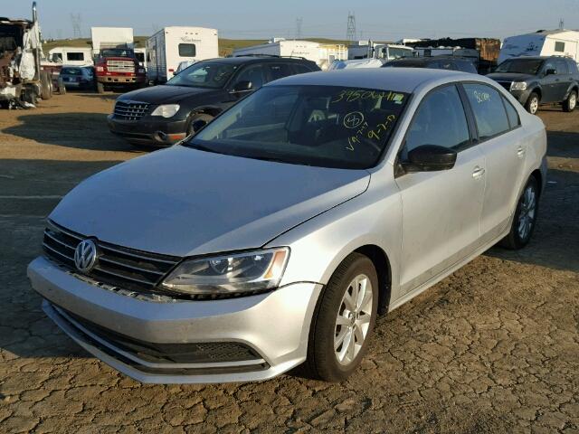 3VW1K7AJ7FM246576 - 2015 VOLKSWAGEN JETTA BASE SILVER photo 2