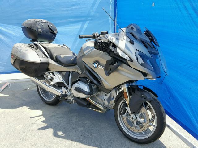 WB10A1306HZ431607 - 2017 BMW R1200 RT SILVER photo 1