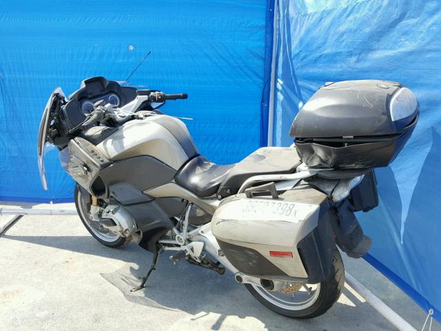 WB10A1306HZ431607 - 2017 BMW R1200 RT SILVER photo 3