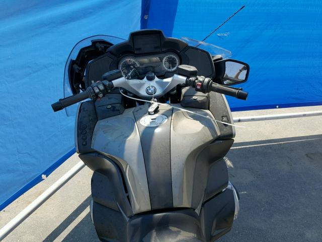 WB10A1306HZ431607 - 2017 BMW R1200 RT SILVER photo 5