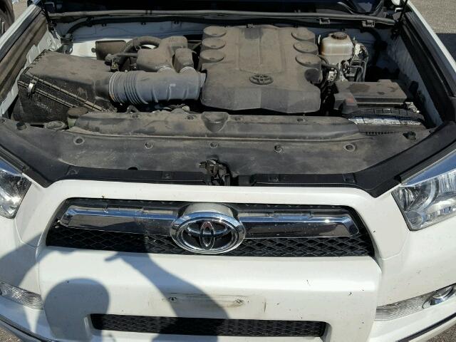 JTEZU5JR8C5045373 - 2012 TOYOTA 4RUNNER SR WHITE photo 7