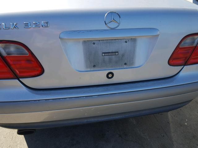 WDBLJ65G0XF063849 - 1999 MERCEDES-BENZ CLK 320 SILVER photo 9