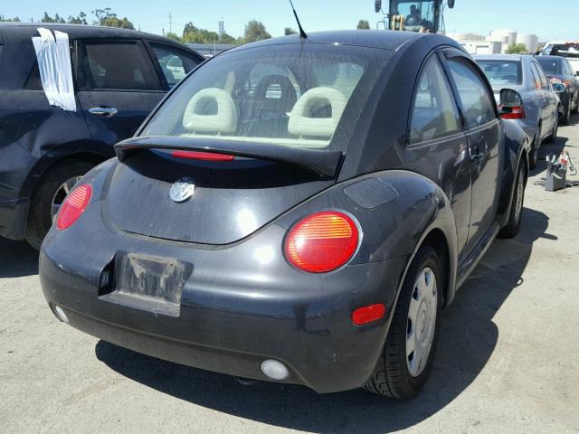 3VWBC21C1YM462738 - 2000 VOLKSWAGEN NEW BEETLE შავი ფოტო 4