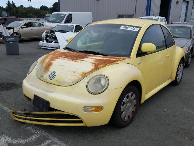 3VWBA21C6YM496857 - 2000 VOLKSWAGEN NEW BEETLE 黄色 照片 2