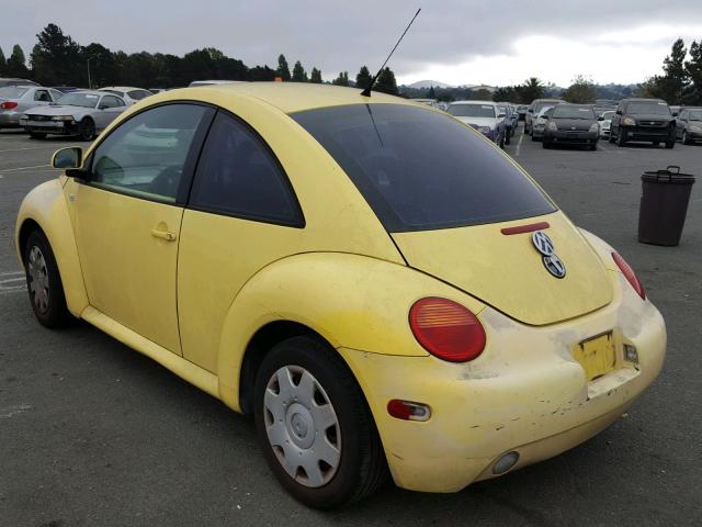 3VWBA21C6YM496857 - 2000 VOLKSWAGEN NEW BEETLE 黄色 照片 3