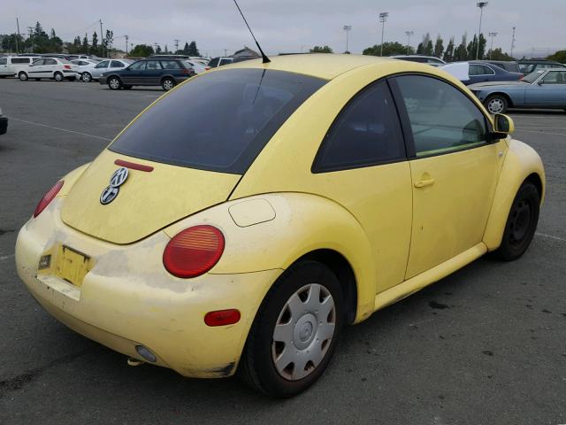 3VWBA21C6YM496857 - 2000 VOLKSWAGEN NEW BEETLE 黄色 照片 4