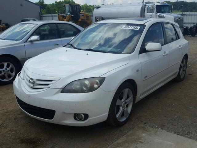 JM1BK343041216830 - 2004 MAZDA 3 HATCHBAC WHITE photo 2